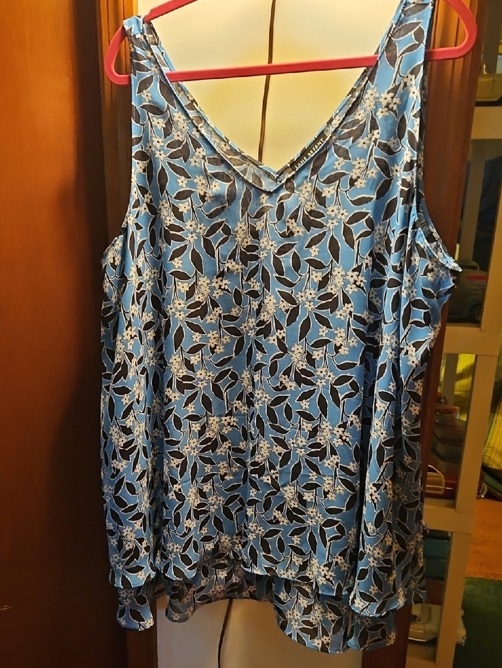 Lane Bryant Blue Floral V-Neck Tank Top
